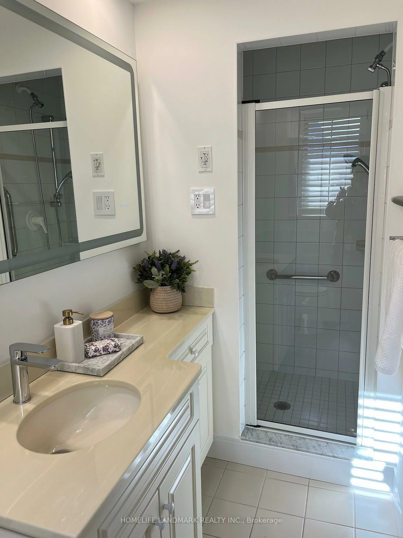 284, Woodland, 1006 - FD Ford, Oakville