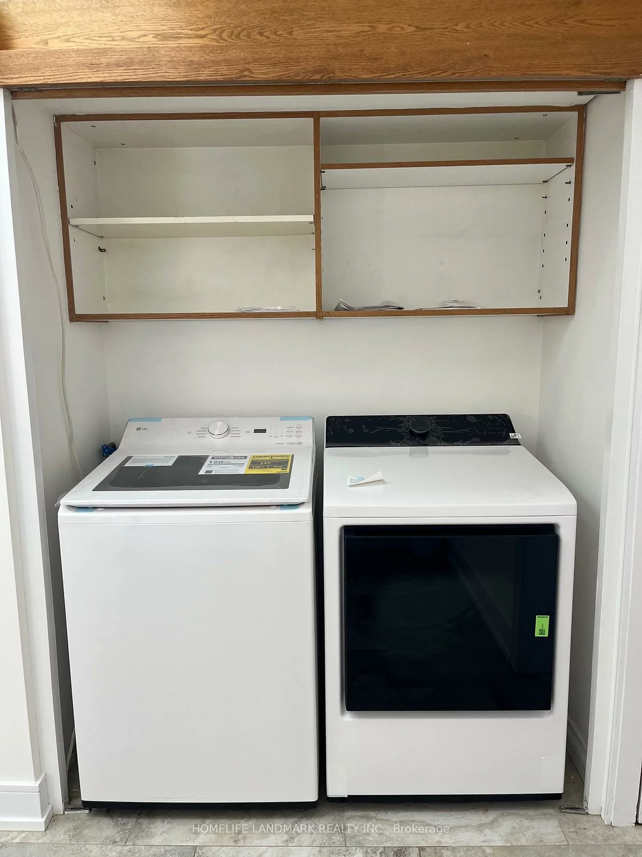 284, Woodland, 1006 - FD Ford, Oakville