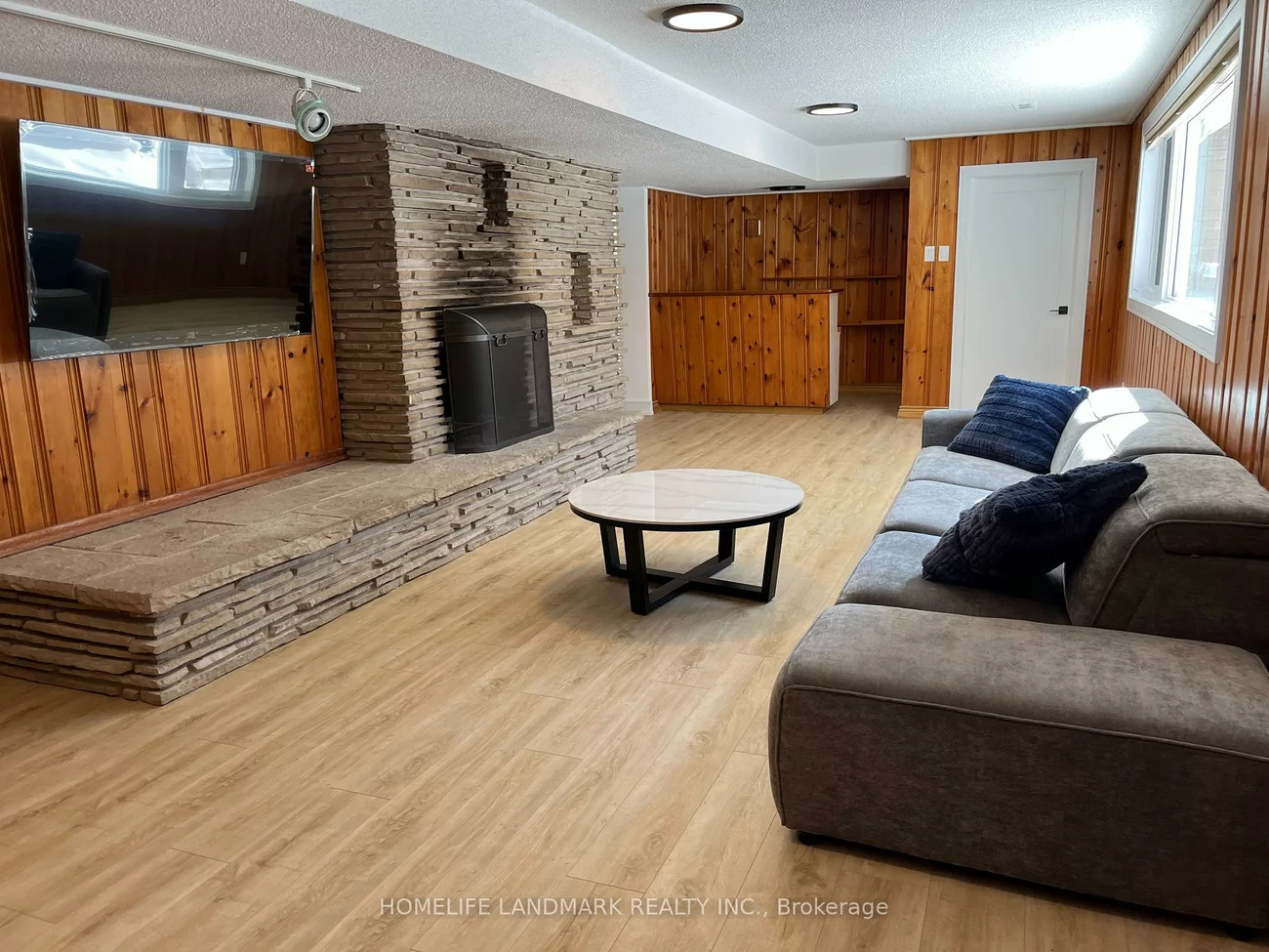 284, Woodland, 1006 - FD Ford, Oakville