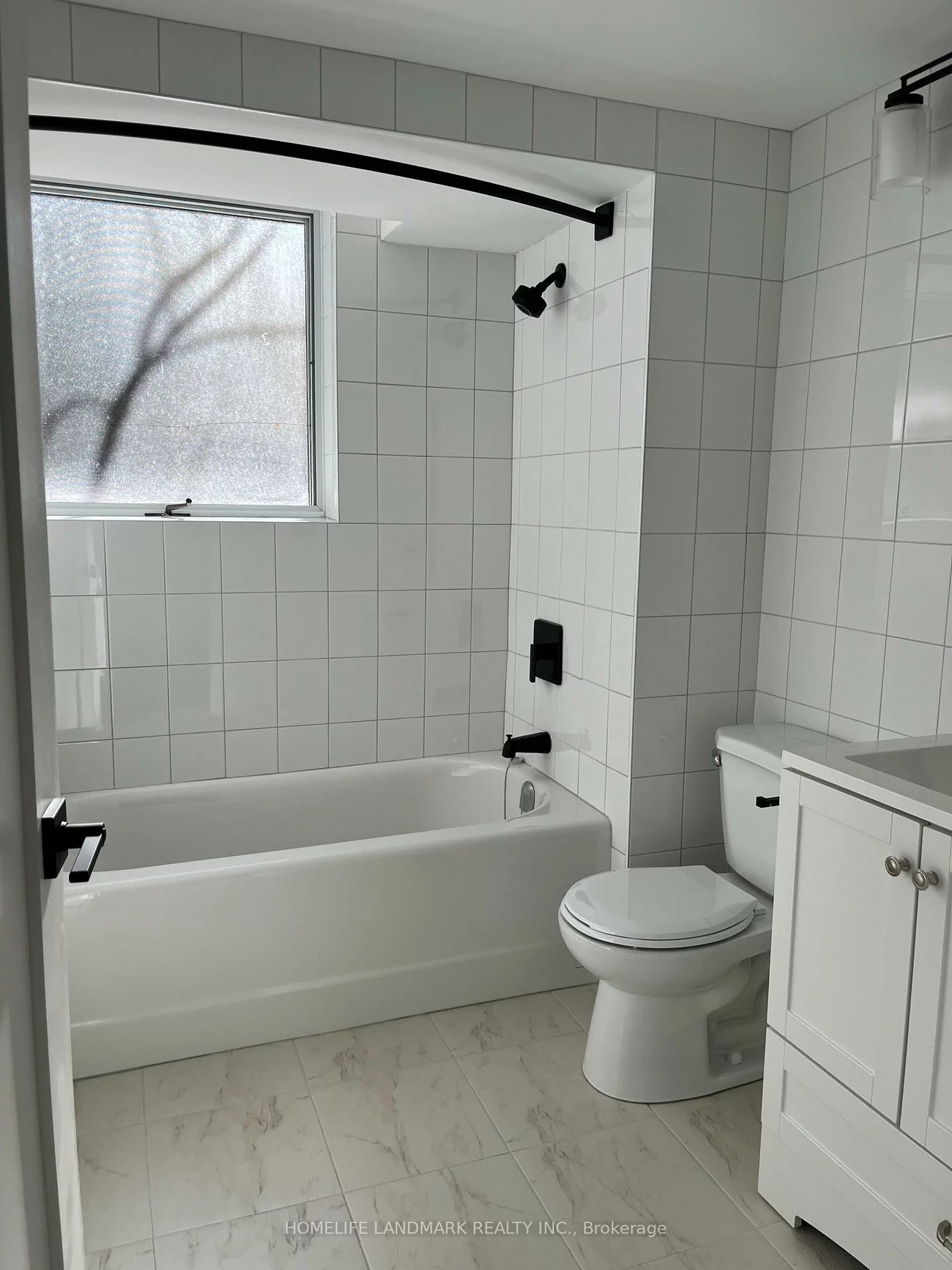 284, Woodland, 1006 - FD Ford, Oakville