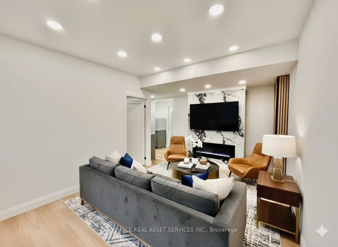 3186, Hines, 1008 - GO Glenorchy, Oakville