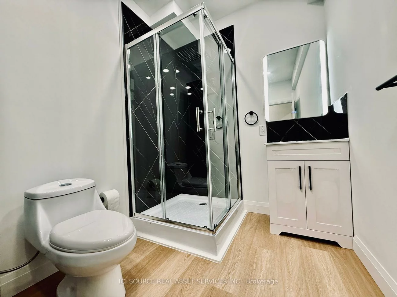 3186, Hines, 1008 - GO Glenorchy, Oakville