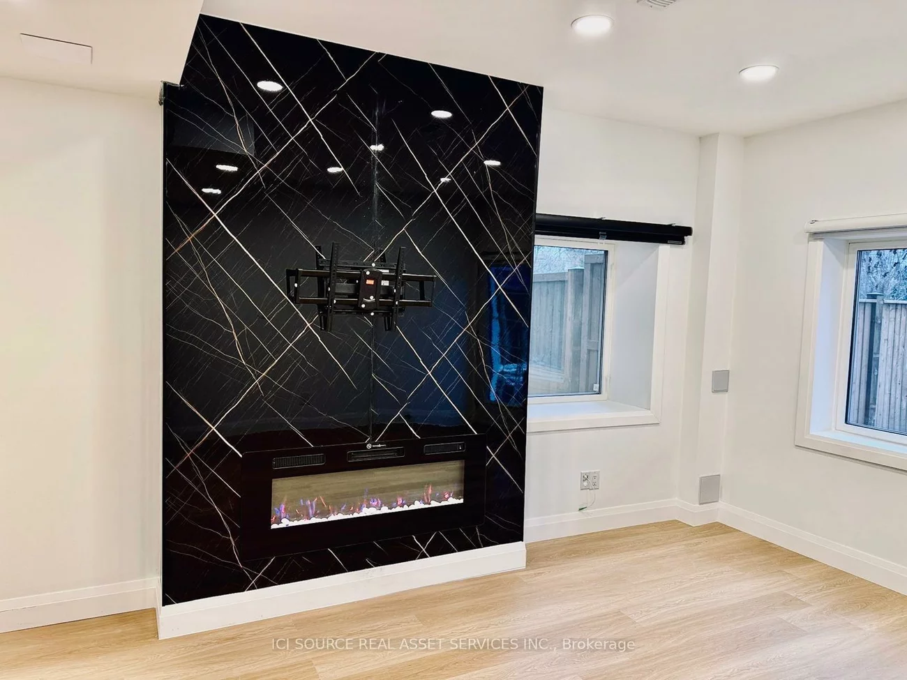 3186, Hines, 1008 - GO Glenorchy, Oakville