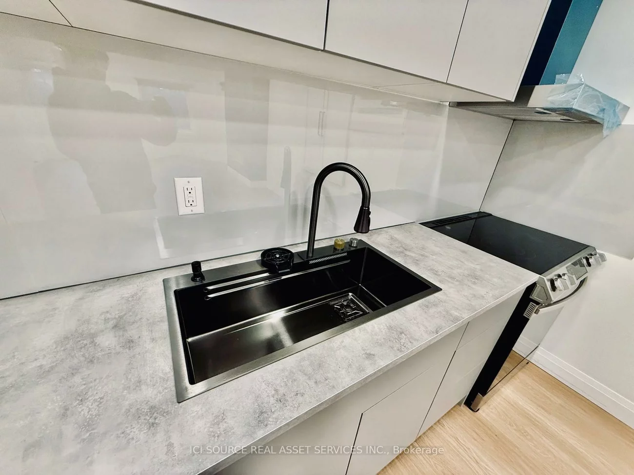 3186, Hines, 1008 - GO Glenorchy, Oakville