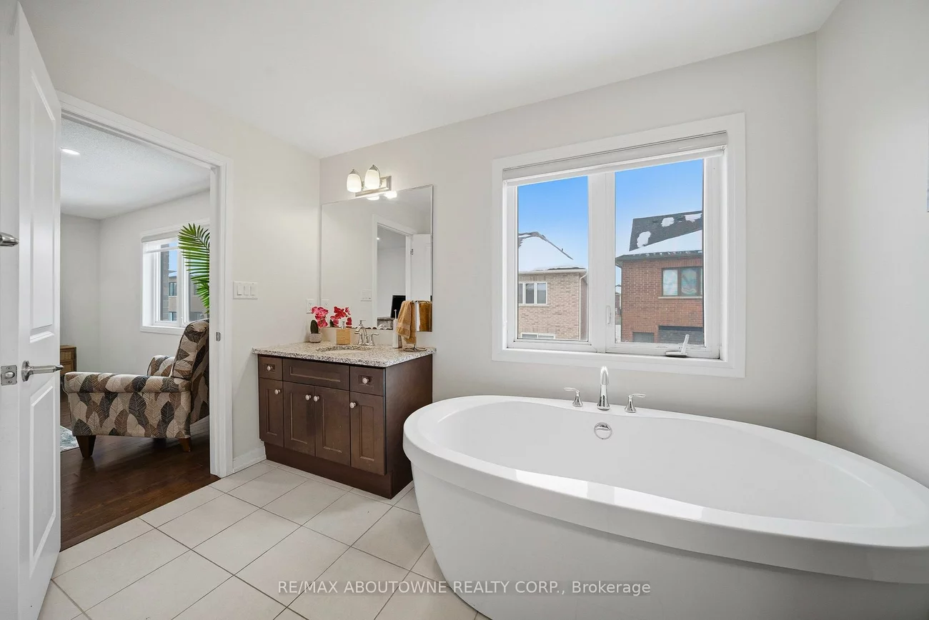 275, Ironside, 1008 - GO Glenorchy, Oakville