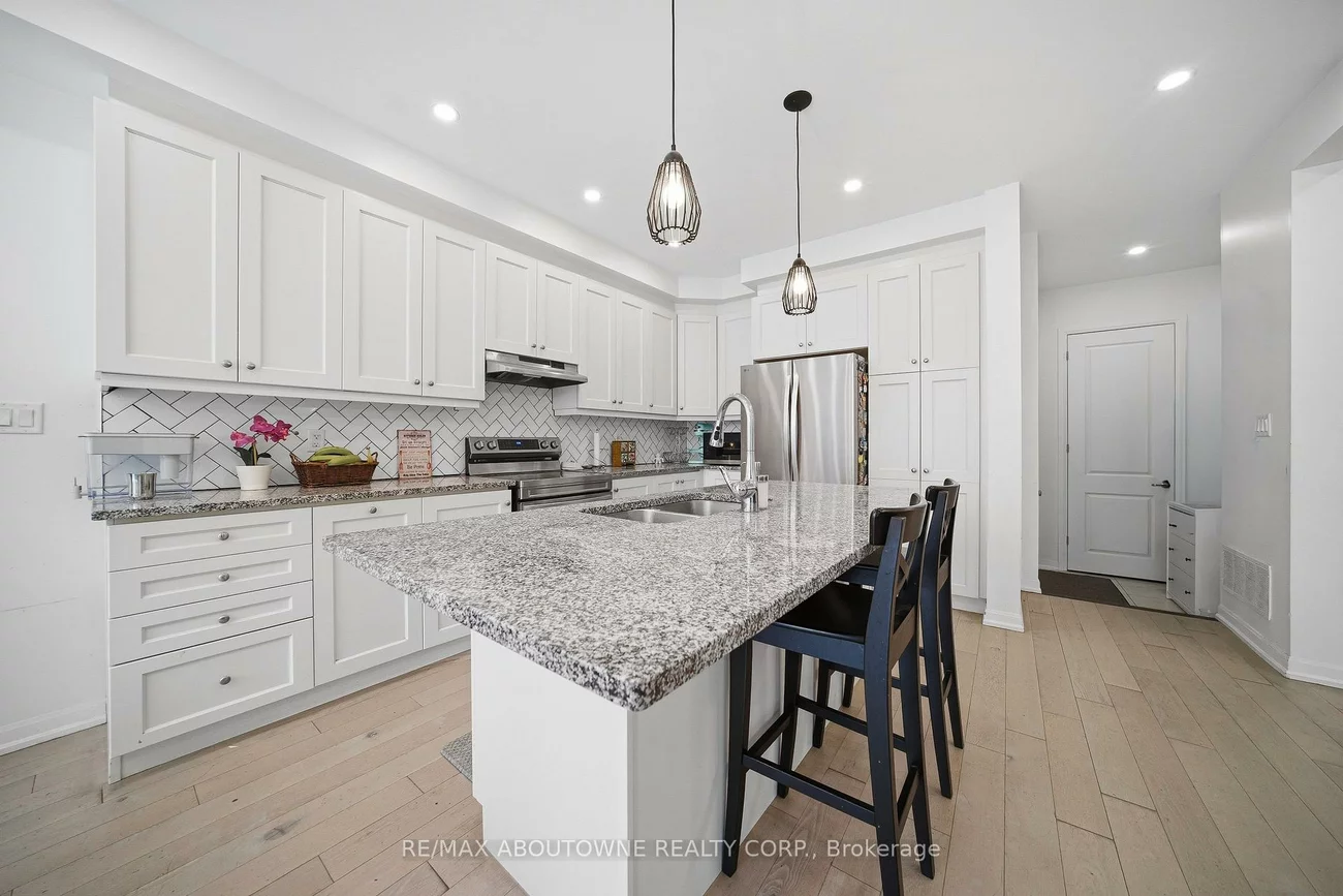 275, Ironside, 1008 - GO Glenorchy, Oakville