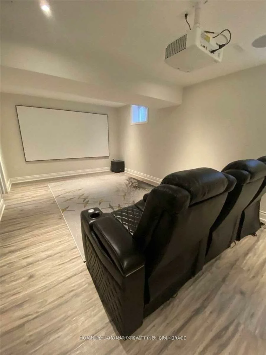 204, Weldon, 1020 - WO West, Oakville