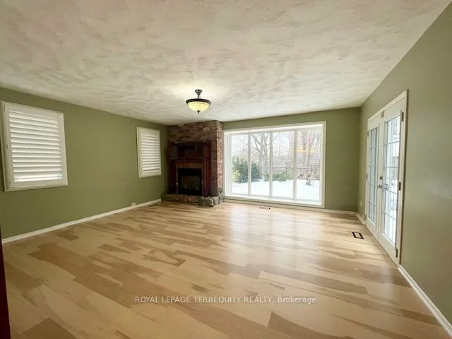 425, River Side, 1002 - CO Central, Oakville