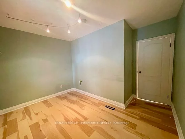 425, River Side, 1002 - CO Central, Oakville