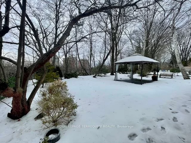 425, River Side, 1002 - CO Central, Oakville