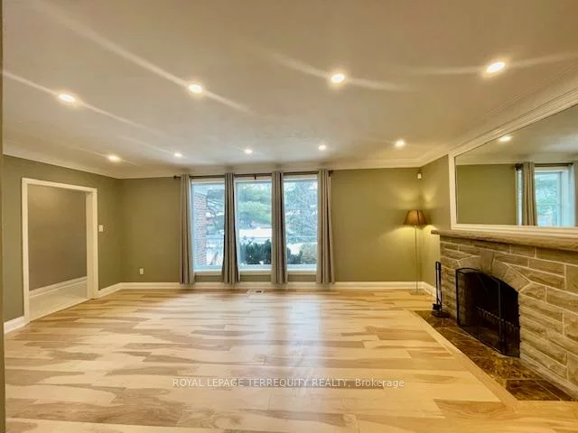 425, River Side, 1002 - CO Central, Oakville