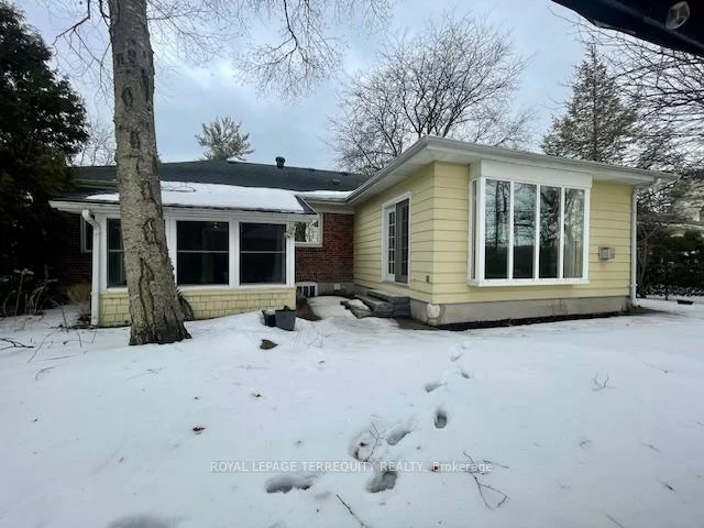 425, River Side, 1002 - CO Central, Oakville