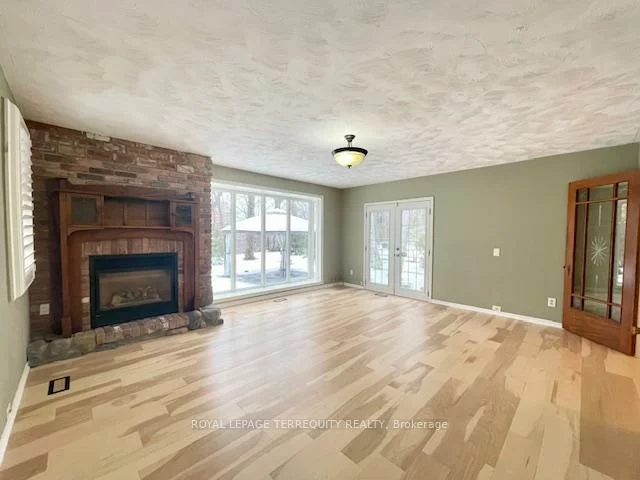 425, River Side, 1002 - CO Central, Oakville