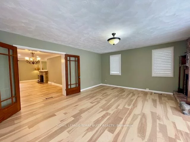 425, River Side, 1002 - CO Central, Oakville