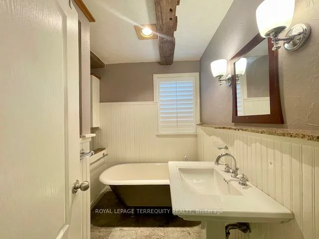 425, River Side, 1002 - CO Central, Oakville