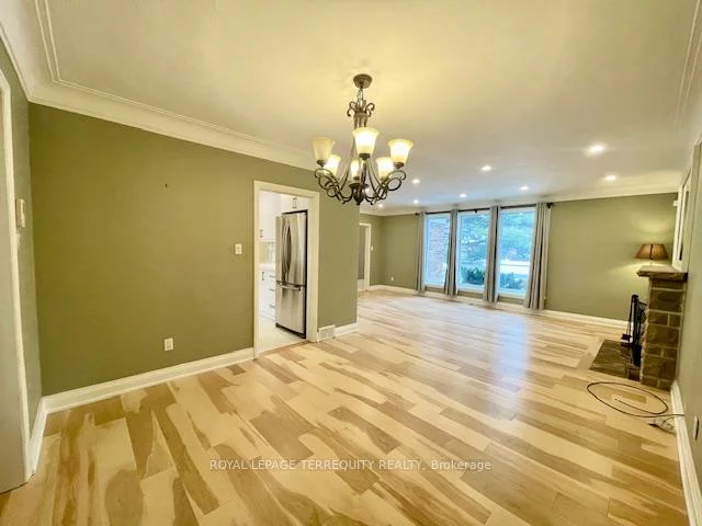 425, River Side, 1002 - CO Central, Oakville