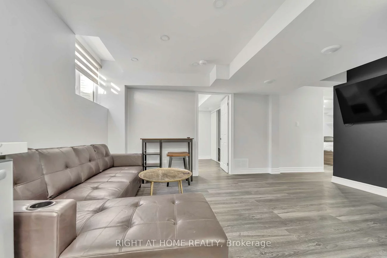 3253, Liptay, 1000 - BC Bronte Creek, Oakville