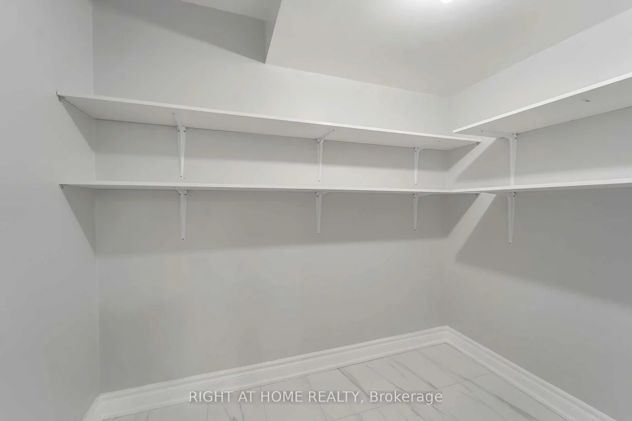 3253, Liptay, 1000 - BC Bronte Creek, Oakville