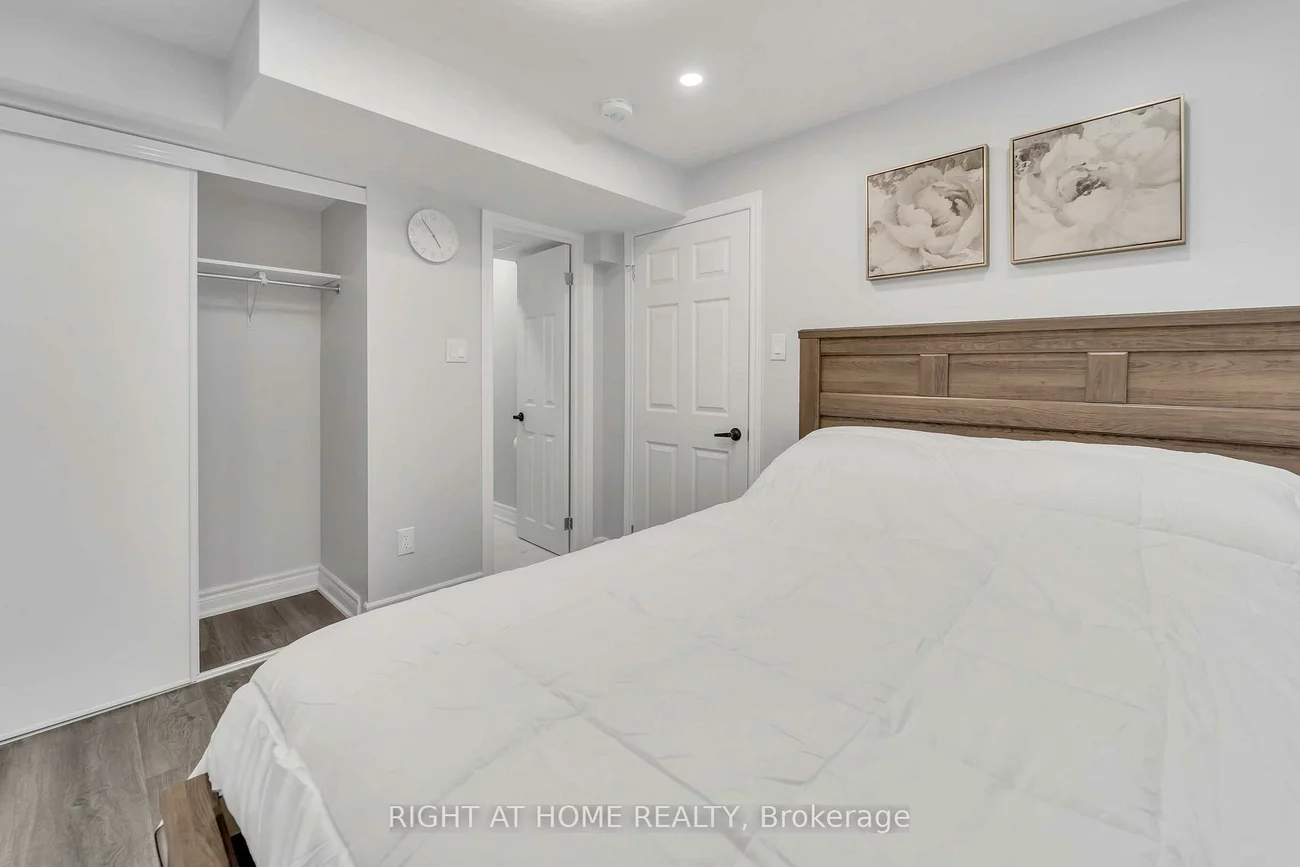 3253, Liptay, 1000 - BC Bronte Creek, Oakville