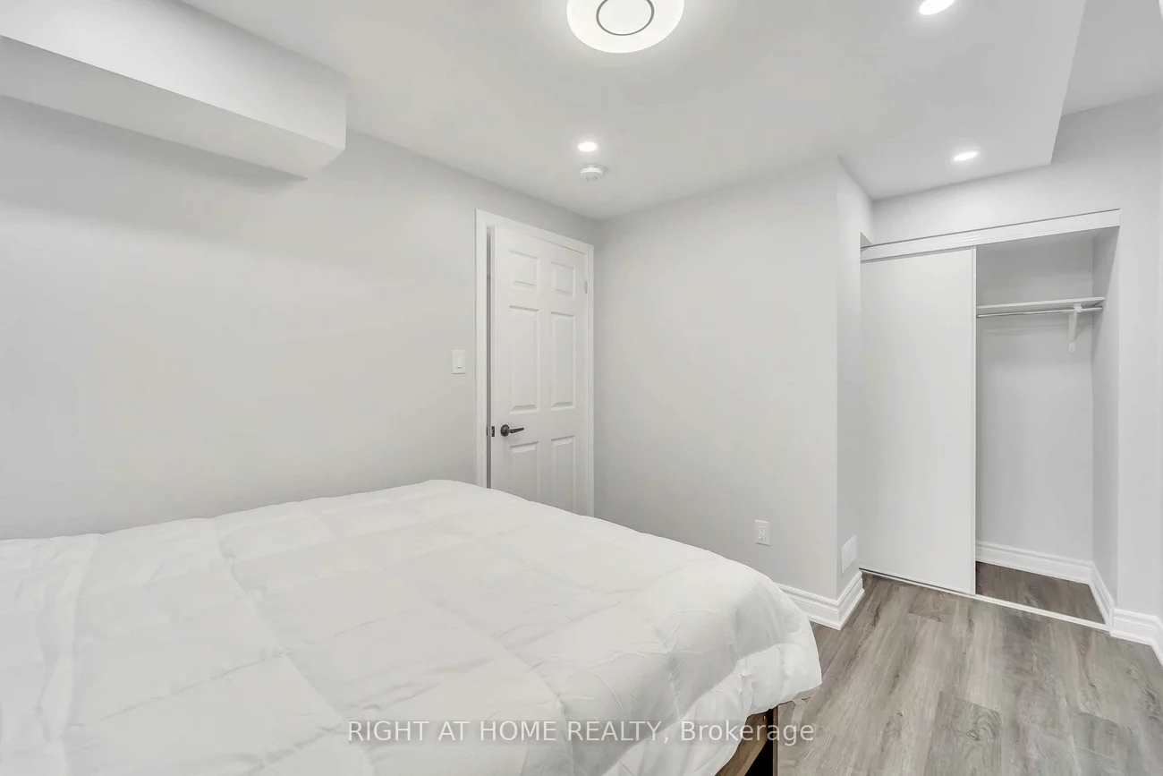 3253, Liptay, 1000 - BC Bronte Creek, Oakville