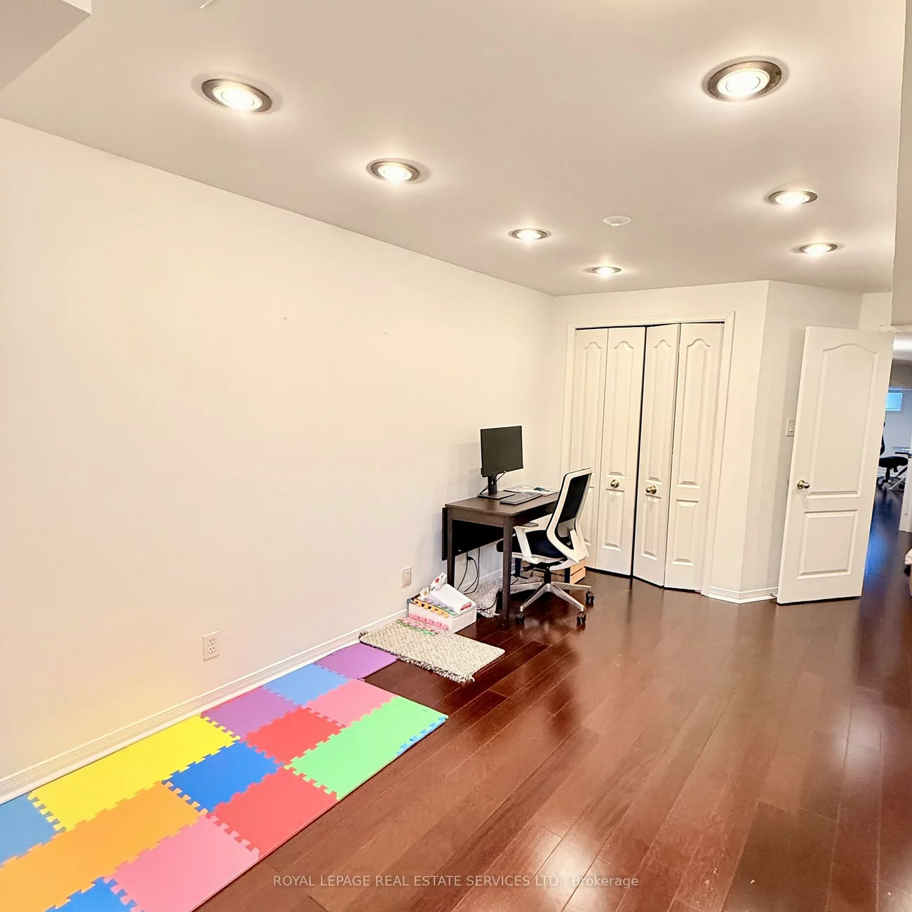 40, CHESTER, 1015 - RO River Oaks, Oakville