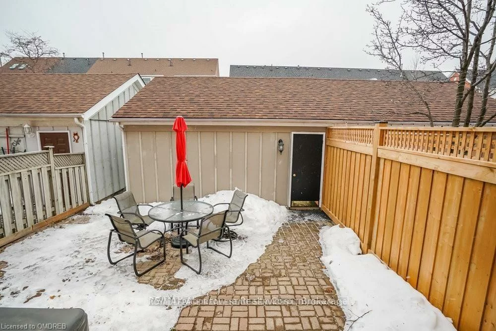 40, CHESTER, 1015 - RO River Oaks, Oakville