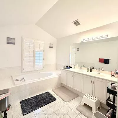 40, CHESTER, 1015 - RO River Oaks, Oakville