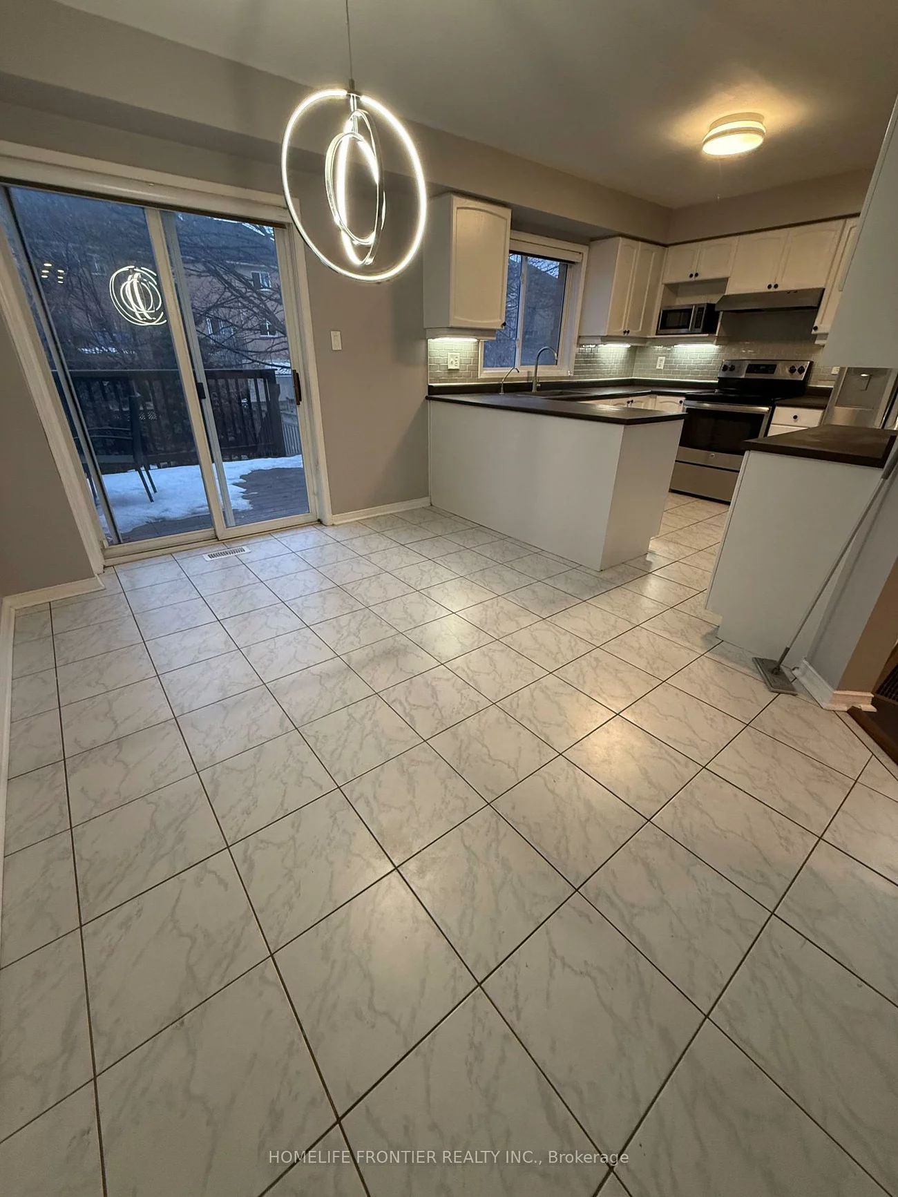 2494, Gill, 1015 - RO River Oaks, Oakville