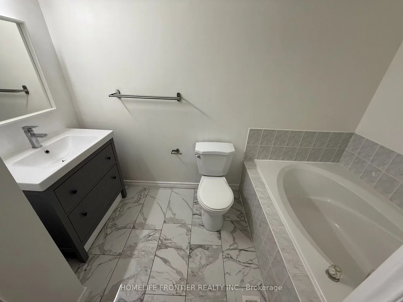 2494, Gill, 1015 - RO River Oaks, Oakville