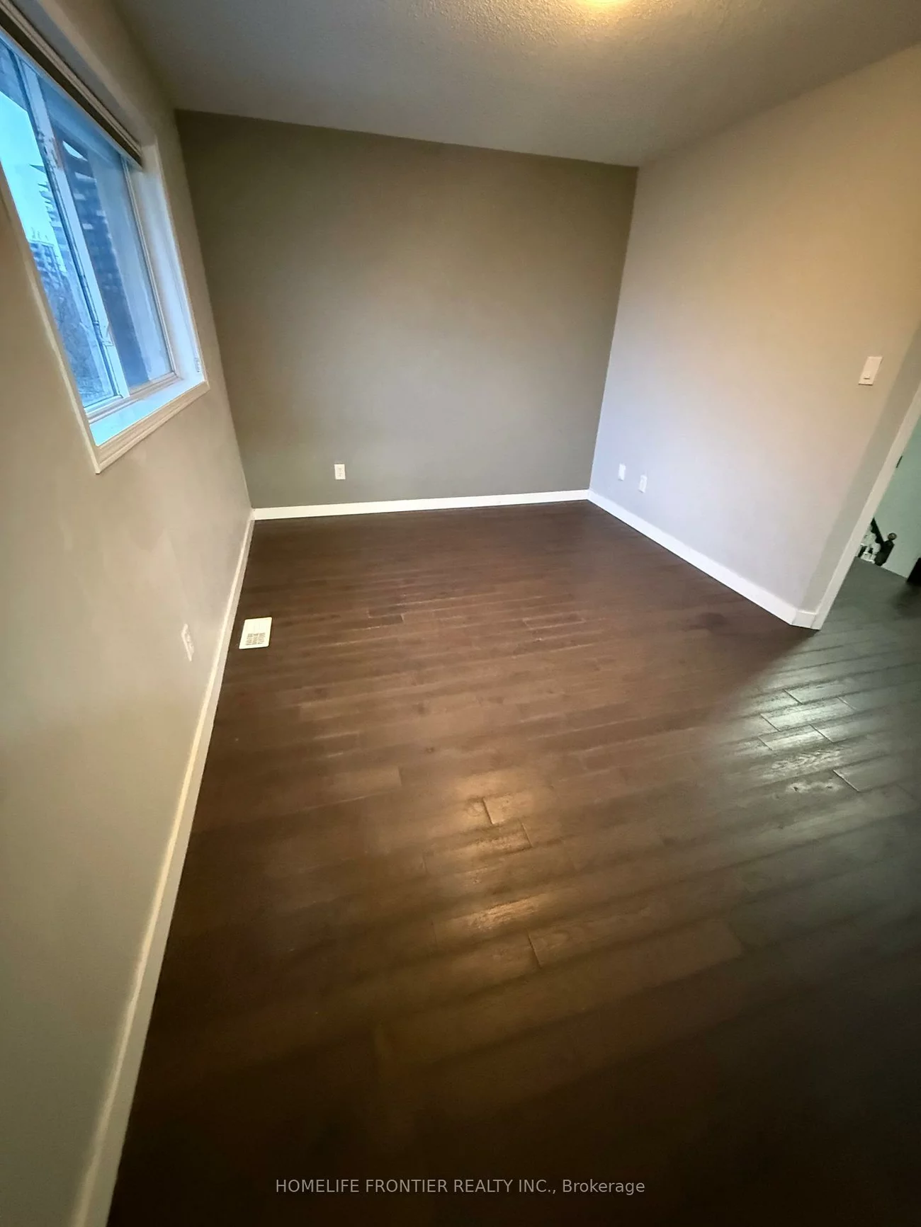 2494, Gill, 1015 - RO River Oaks, Oakville