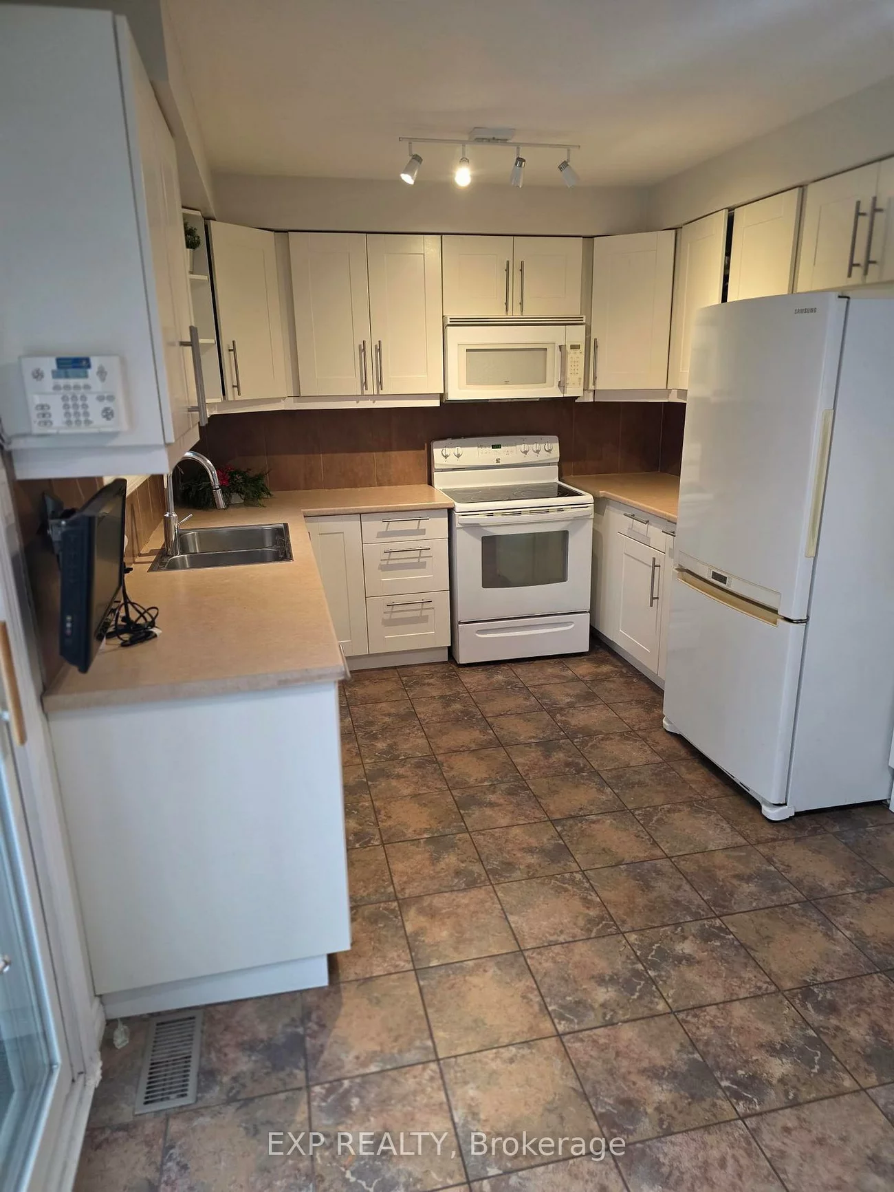 1296, Valerie, 1004 - CV Clearview, Oakville