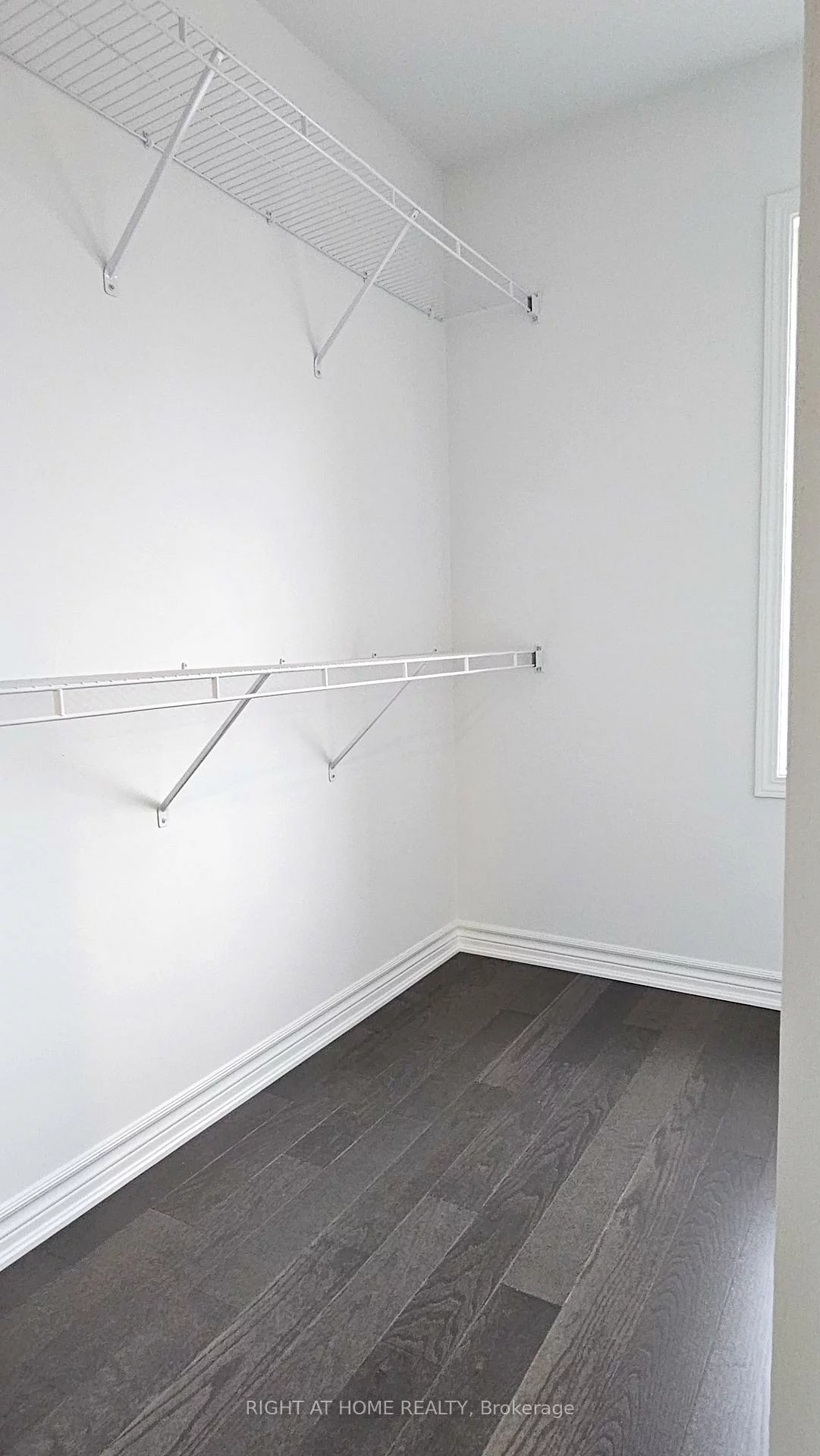 1261, Court Leigh, 1010 - JM Joshua Meadows, Oakville