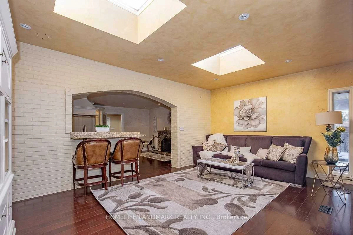 2301, Bennington, 1006 - FD Ford, Oakville