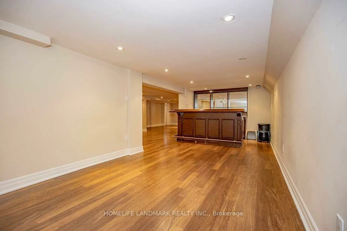 2301, Bennington, 1006 - FD Ford, Oakville