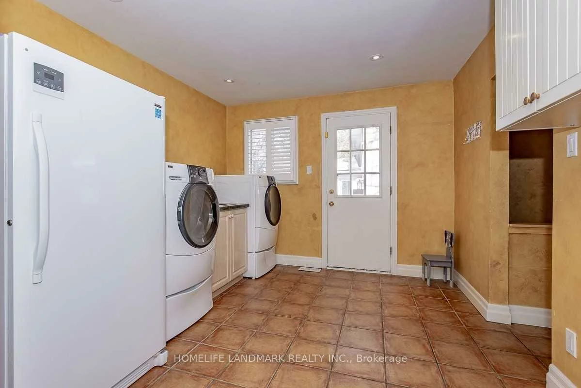 2301, Bennington, 1006 - FD Ford, Oakville