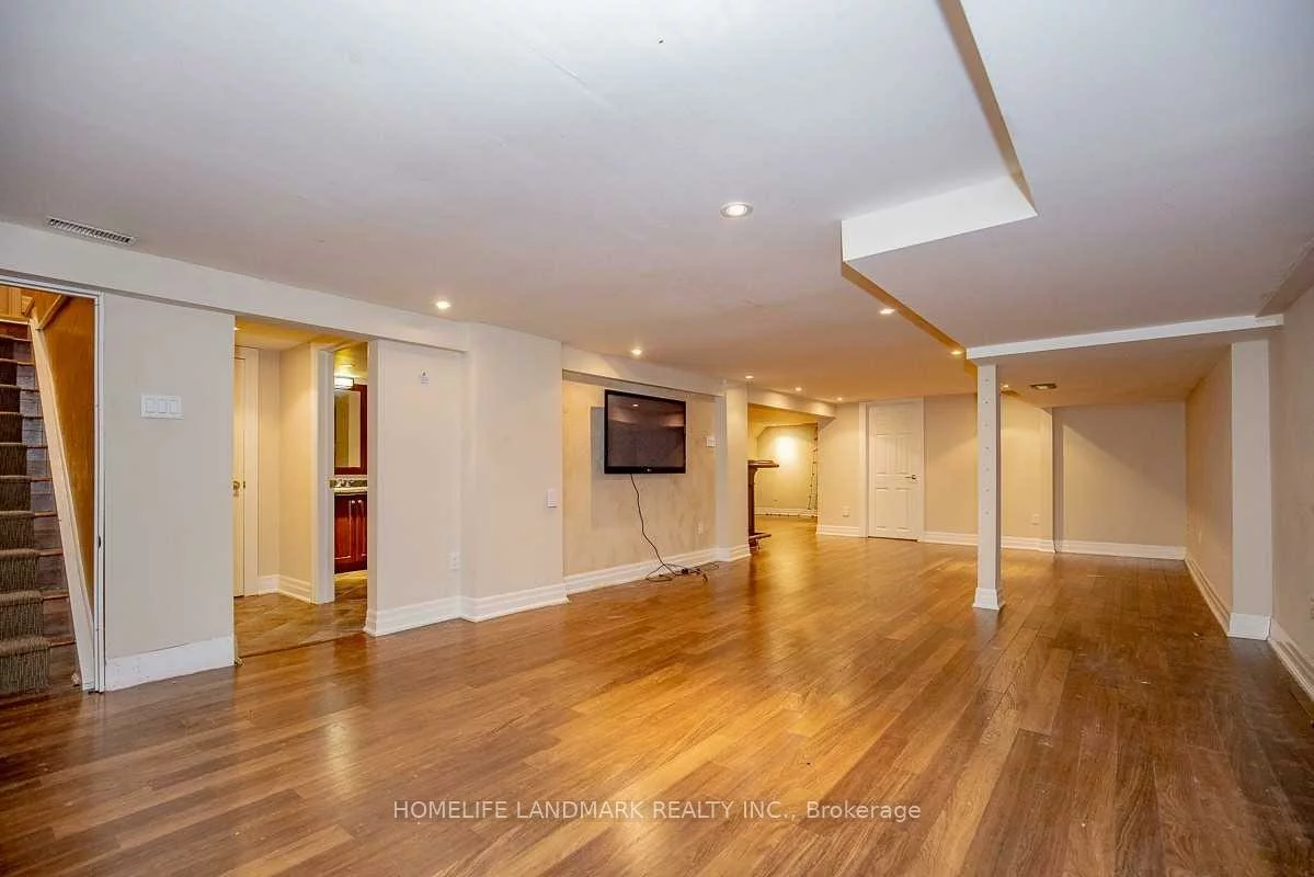 2301, Bennington, 1006 - FD Ford, Oakville