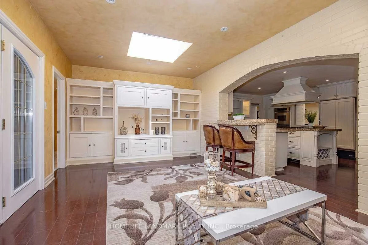 2301, Bennington, 1006 - FD Ford, Oakville