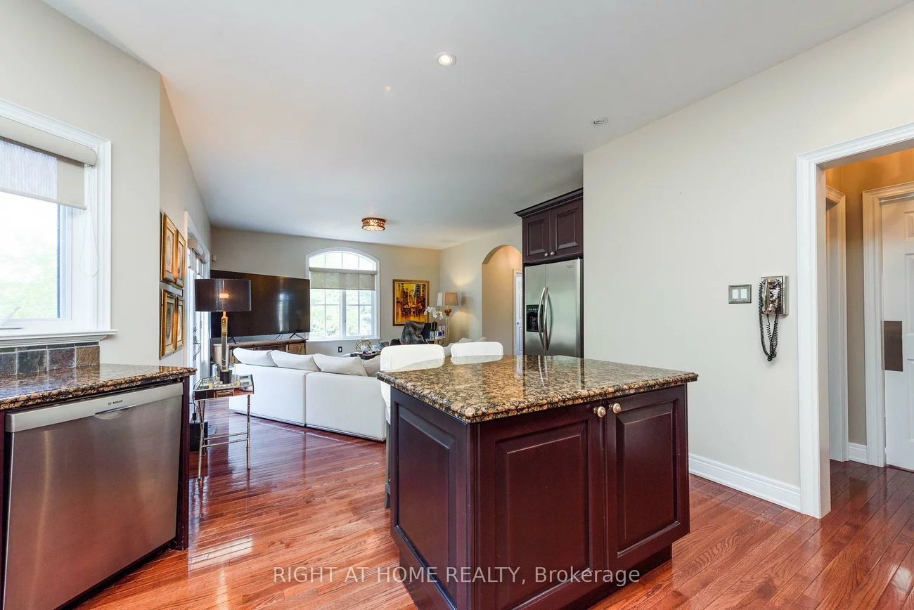 2243, Providence, 1015 - RO River Oaks, Oakville