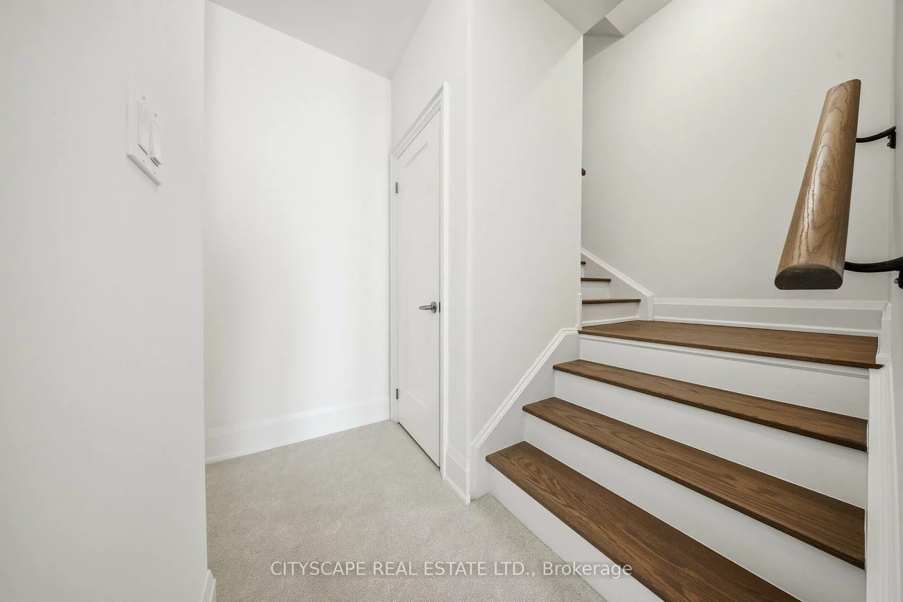 3298, Umar, 1008 - GO Glenorchy, Oakville