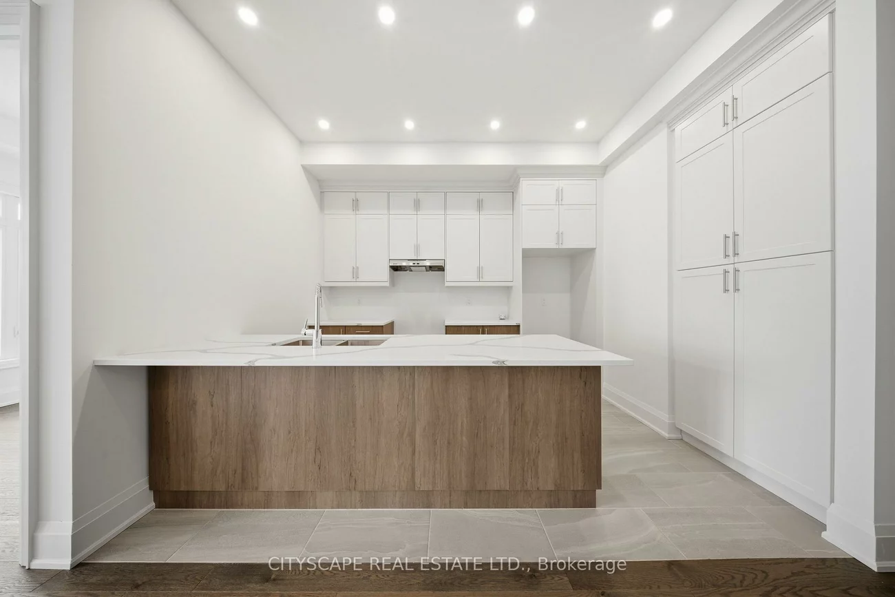 3298, Umar, 1008 - GO Glenorchy, Oakville