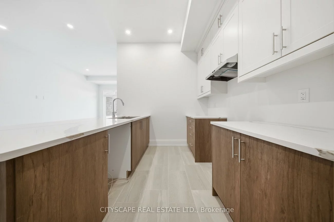 3298, Umar, 1008 - GO Glenorchy, Oakville