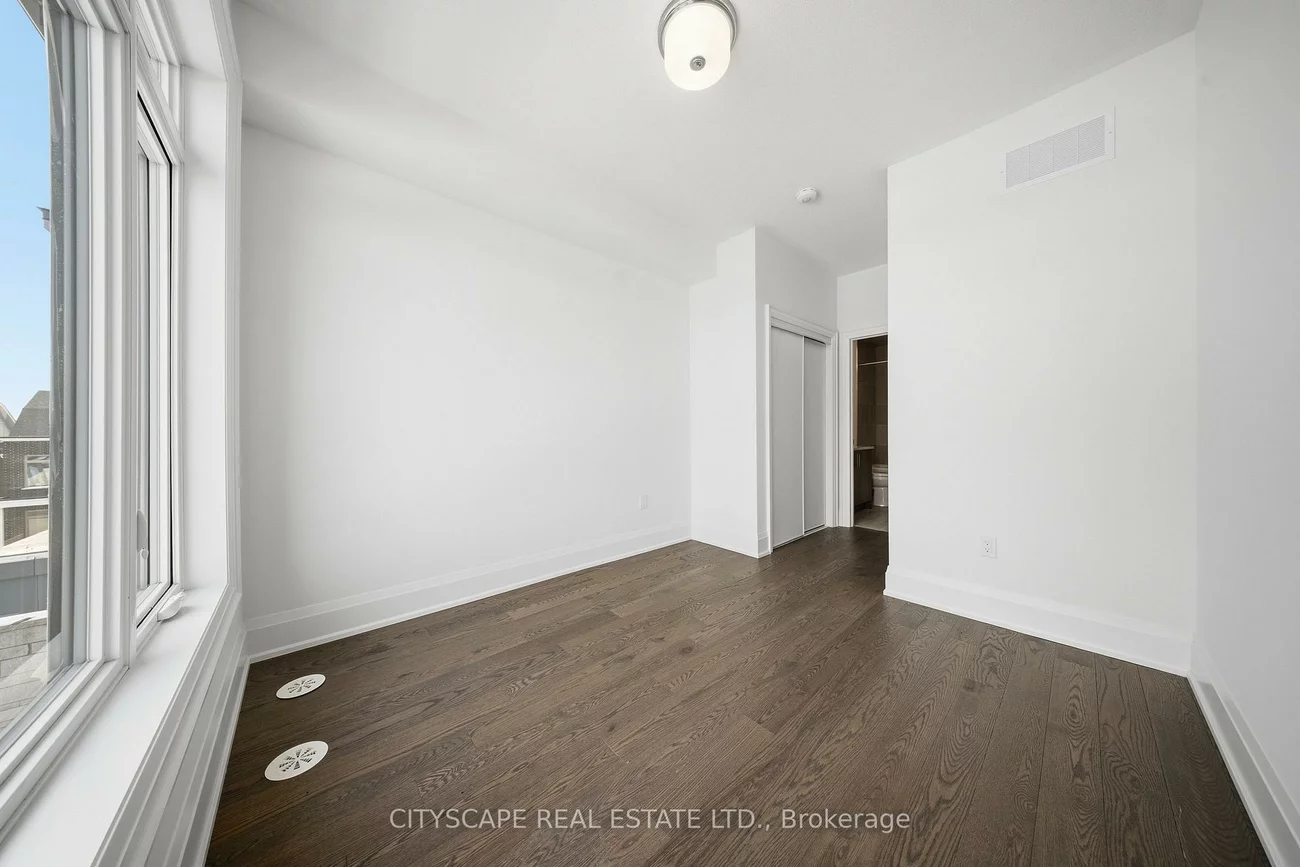 3298, Umar, 1008 - GO Glenorchy, Oakville