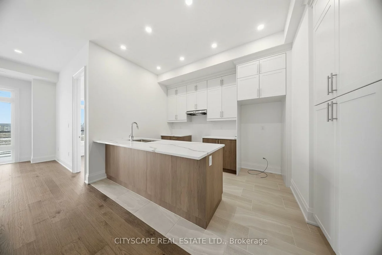 3298, Umar, 1008 - GO Glenorchy, Oakville