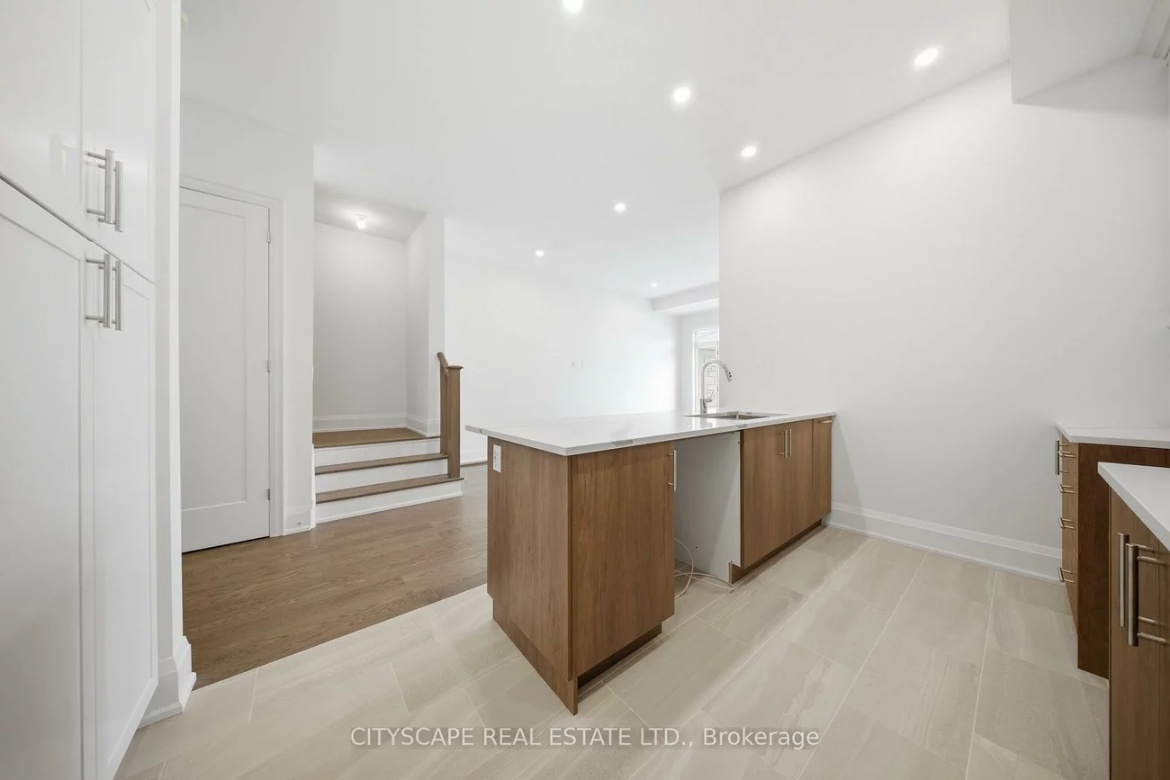 3298, Umar, 1008 - GO Glenorchy, Oakville