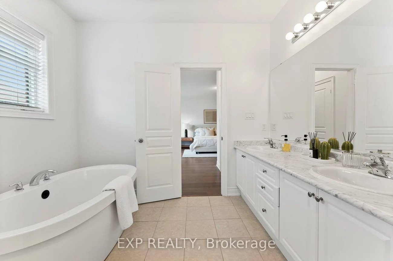 3107, Streamwood Passage, 1010 - JM Joshua Meadows, Oakville