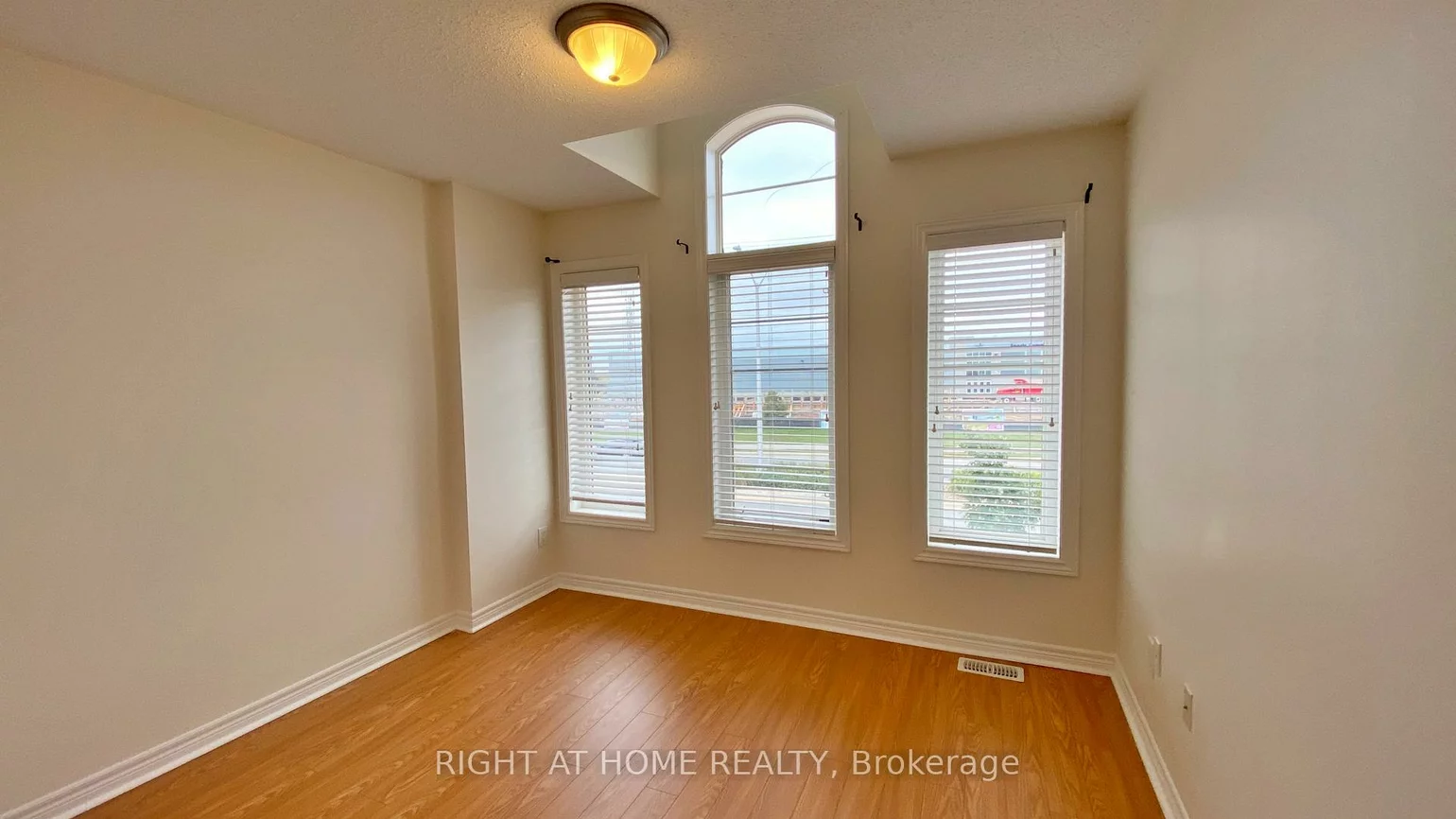 3097, Neyagawa, 1008 - GO Glenorchy, Oakville