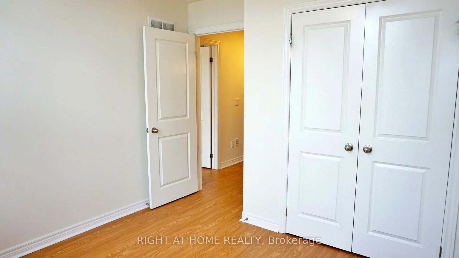 3097, Neyagawa, 1008 - GO Glenorchy, Oakville