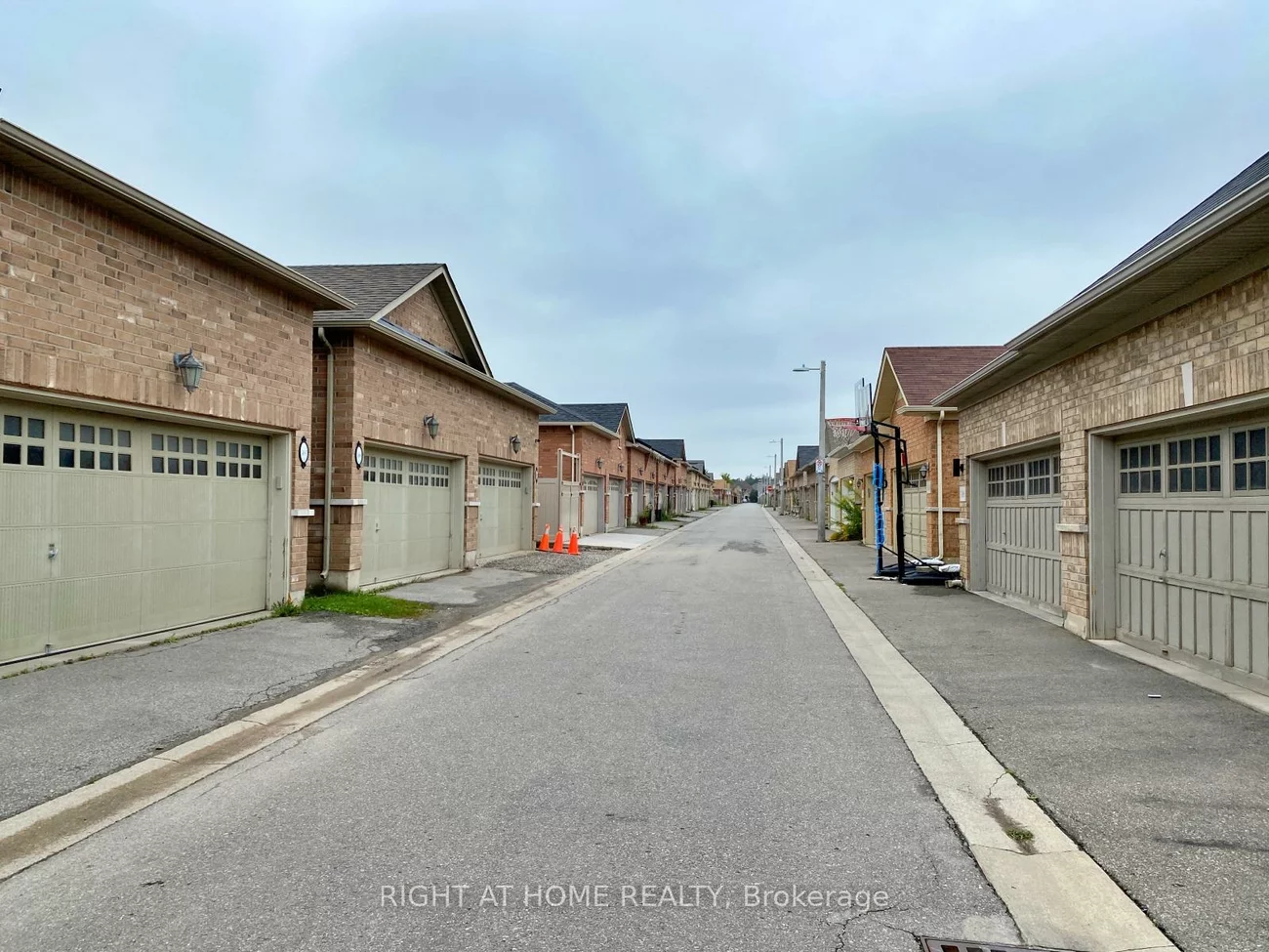 3097, Neyagawa, 1008 - GO Glenorchy, Oakville