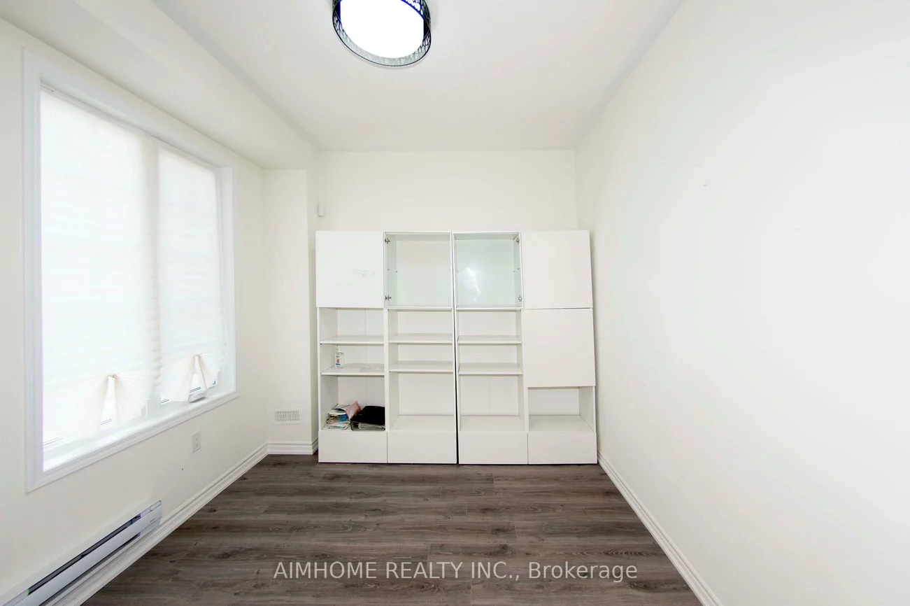 129, STORK, 1008 - GO Glenorchy, Oakville