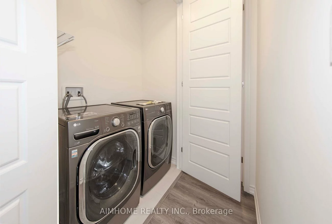 129, STORK, 1008 - GO Glenorchy, Oakville